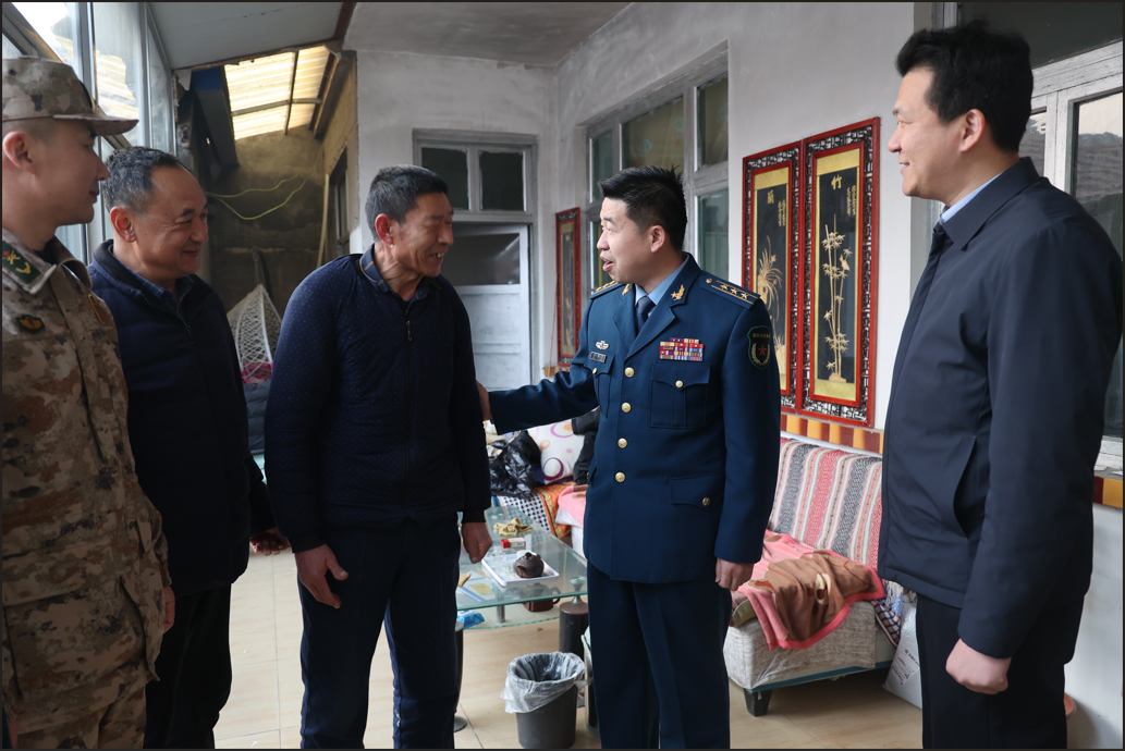 潍坊市潍城区人武部走访慰问帮扶村困难群众